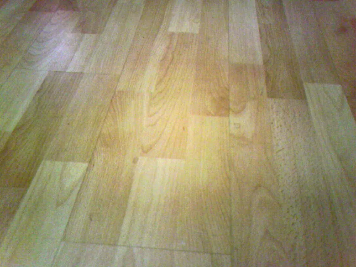 Wood-effect laminate flooring