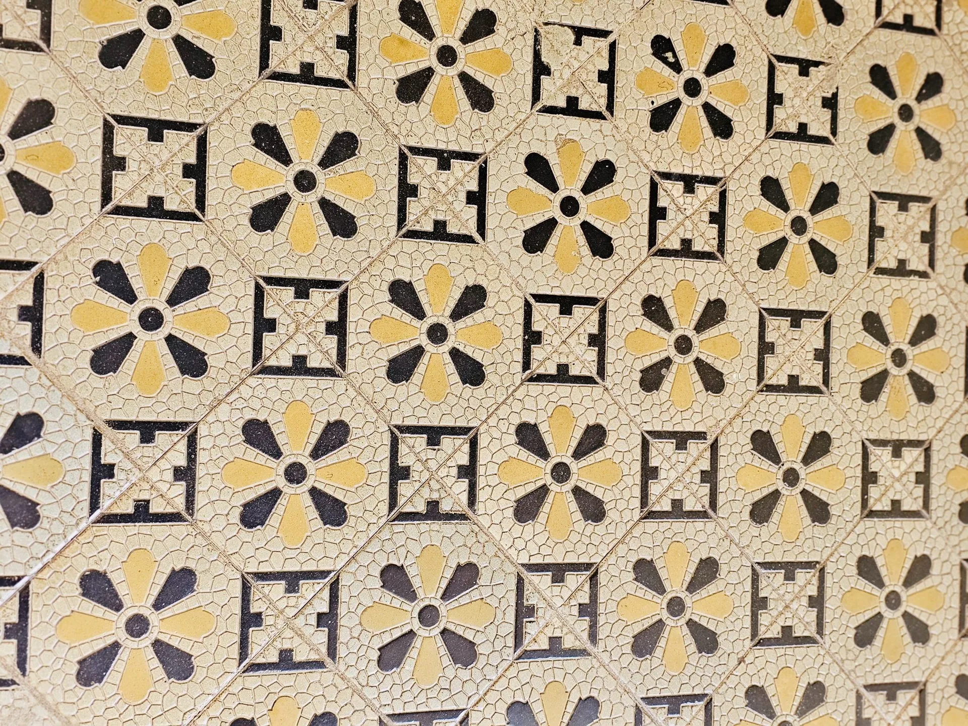 Patterned ceramic floor tiles